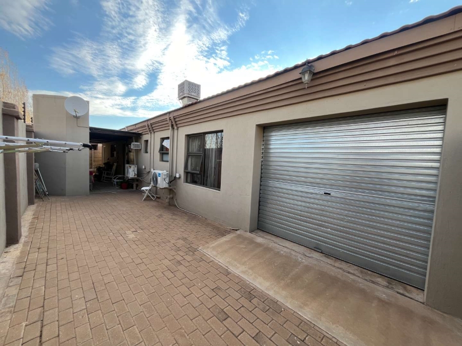 3 Bedroom Property for Sale in Olyfvenhoudtsdrift Northern Cape